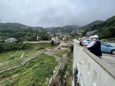 静岡県熱海市の盛土等による土石流災害の現場視察の様子