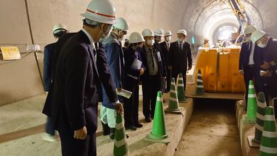 新幹線議員連盟による北陸新幹線加賀トンネル視察