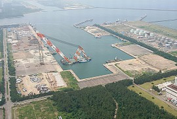 上空から撮影した福井港の写真