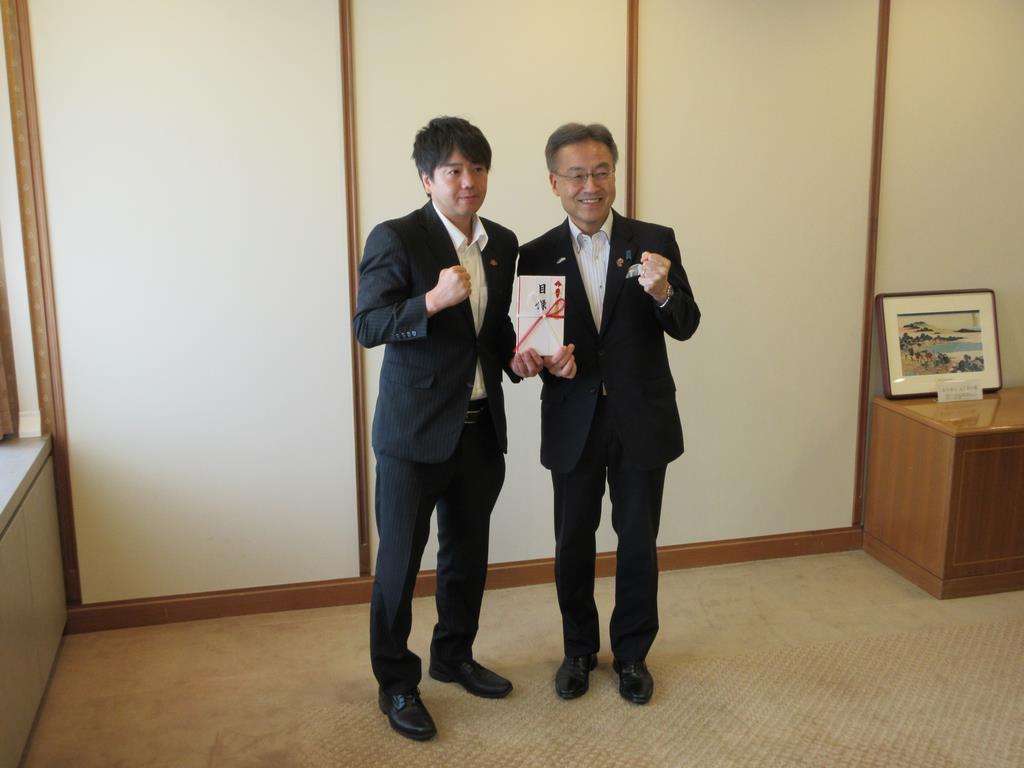 世界チャンピオン会から寄付金が贈呈されました