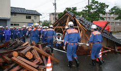 坂井消防団（地震救助訓練）