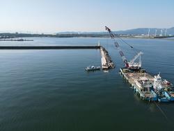 防砂堤施工中（２）