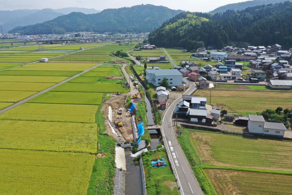 荒川 護岸 施工状況
