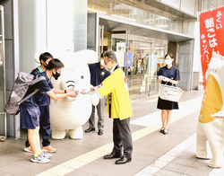 おにぎりの配布