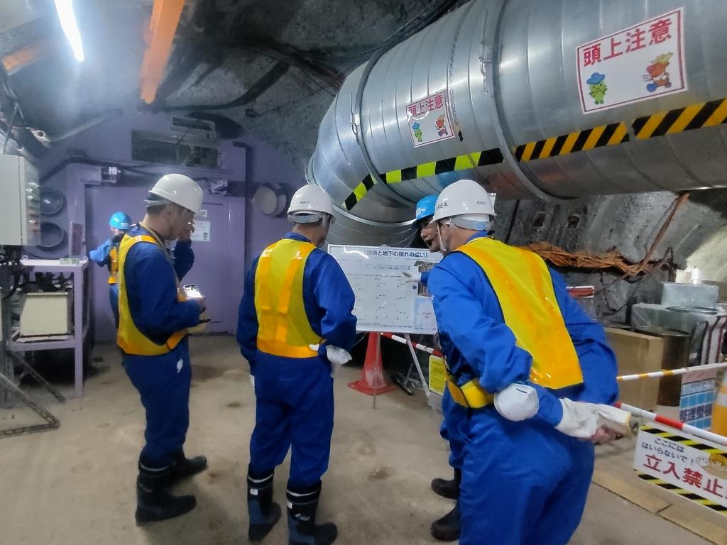 最終処分研究施設の視察の様子