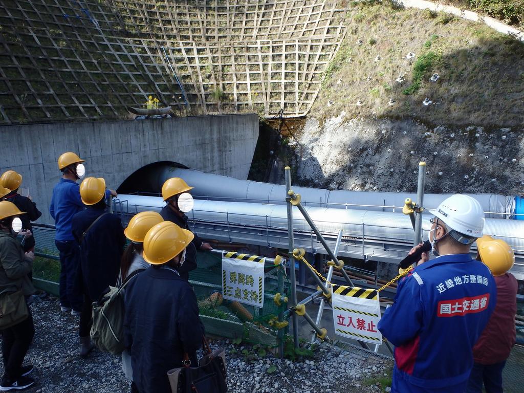 トンネル