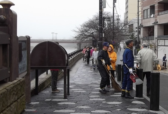 ３月１８日　足羽川一斉清掃