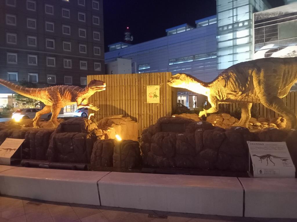 駅前恐竜２
