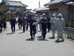 行政機関と連携した津波避難路、避難場所の確認の様子