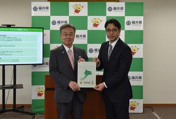 知事写真250424