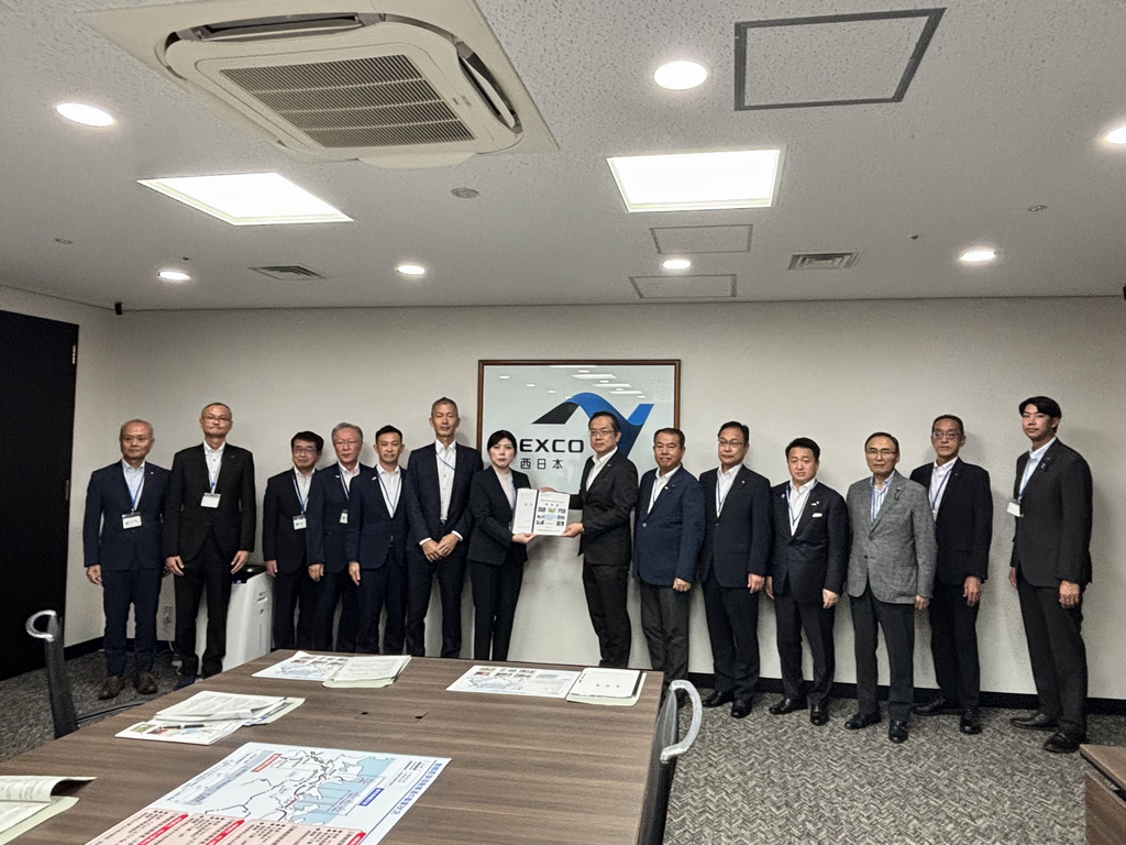 NEXCO西日本手交写真