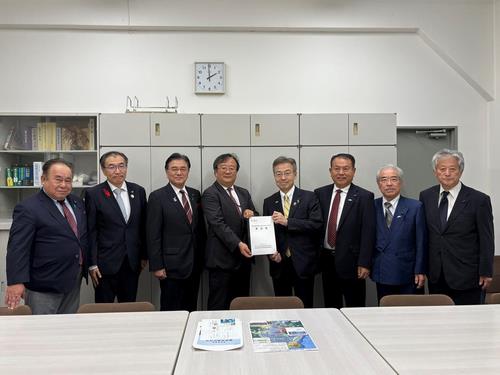 写真(中山主計局次長)