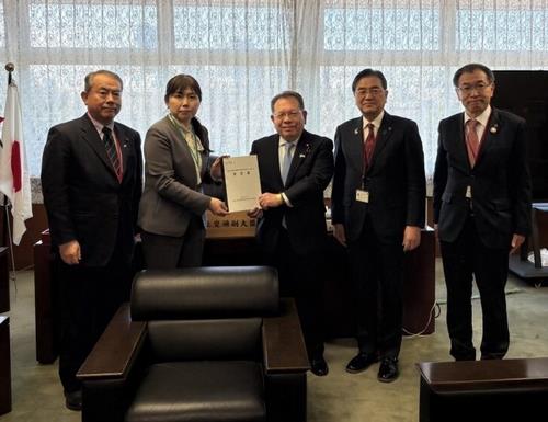 写真（酒井副大臣）