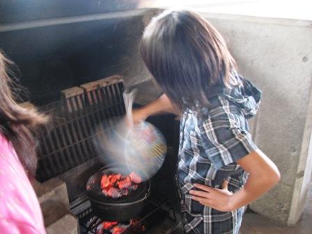 ダッチオーブンで焼く