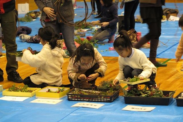 飾りつけの材料を選ぶ