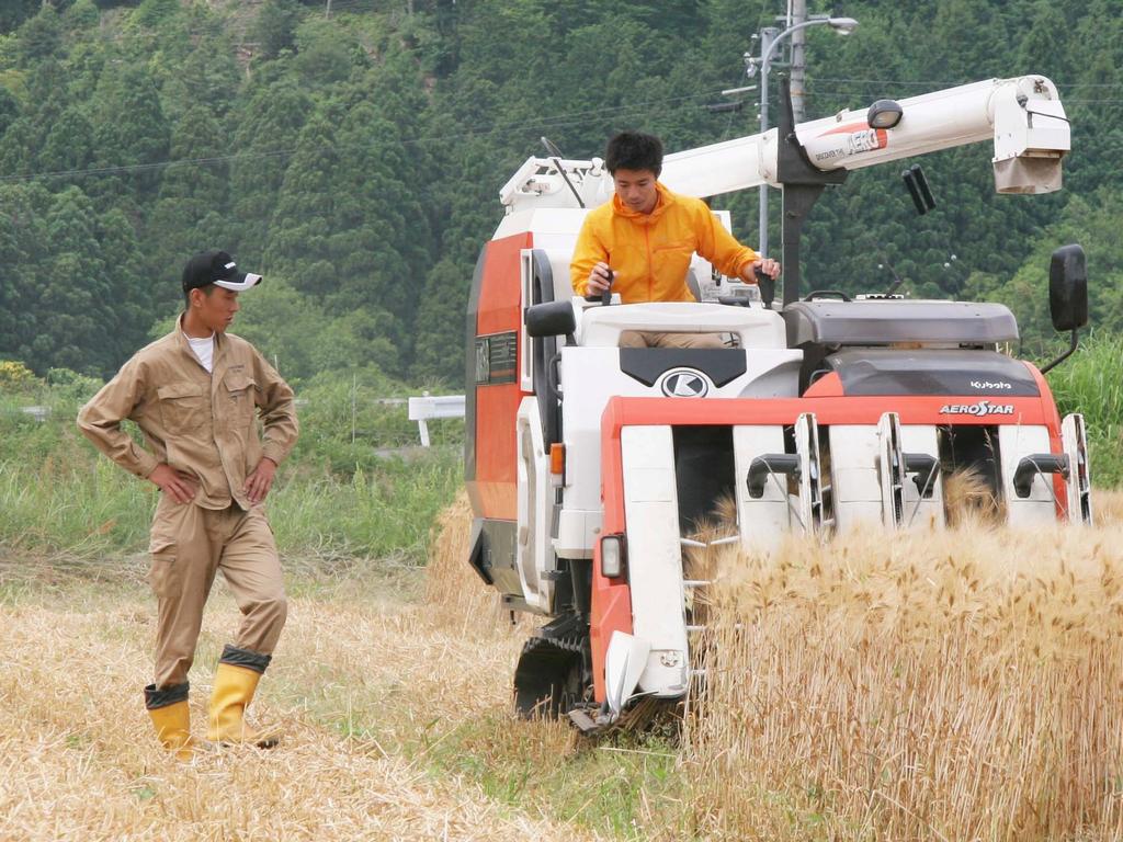 研修生（右）への指導