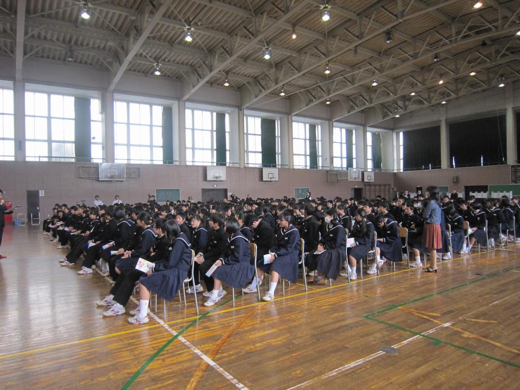 模擬投票では先生による生演説を実施 鯖江市中央中学校で 明るい選挙出前塾 を実施しました 福井県ホームページ