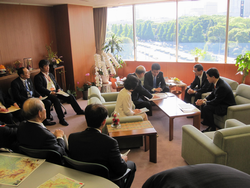 三日月政務官への要請