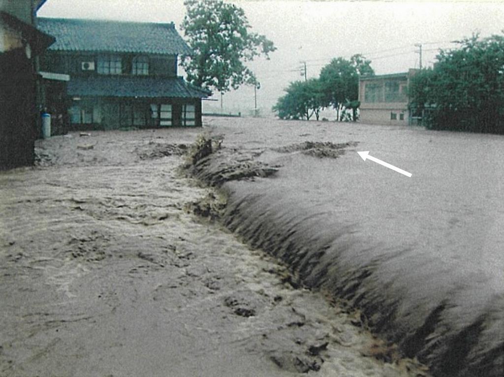 H16福井豪雨_河和田川2