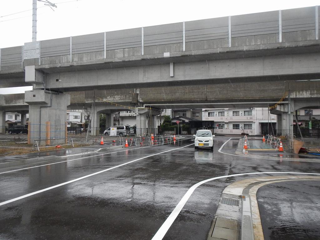 高架化によって新たに整備された交差道路(宝永東線)