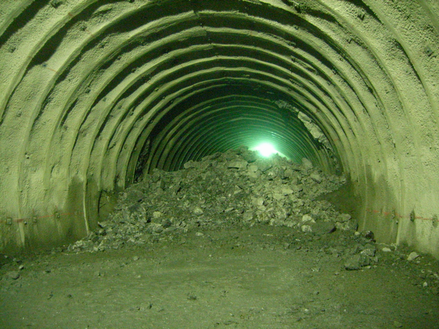 神子トンネル貫通20130116