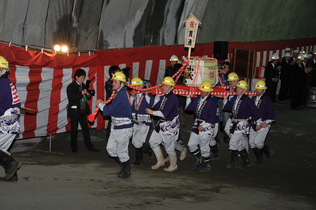 貫通式5.酒樽神輿